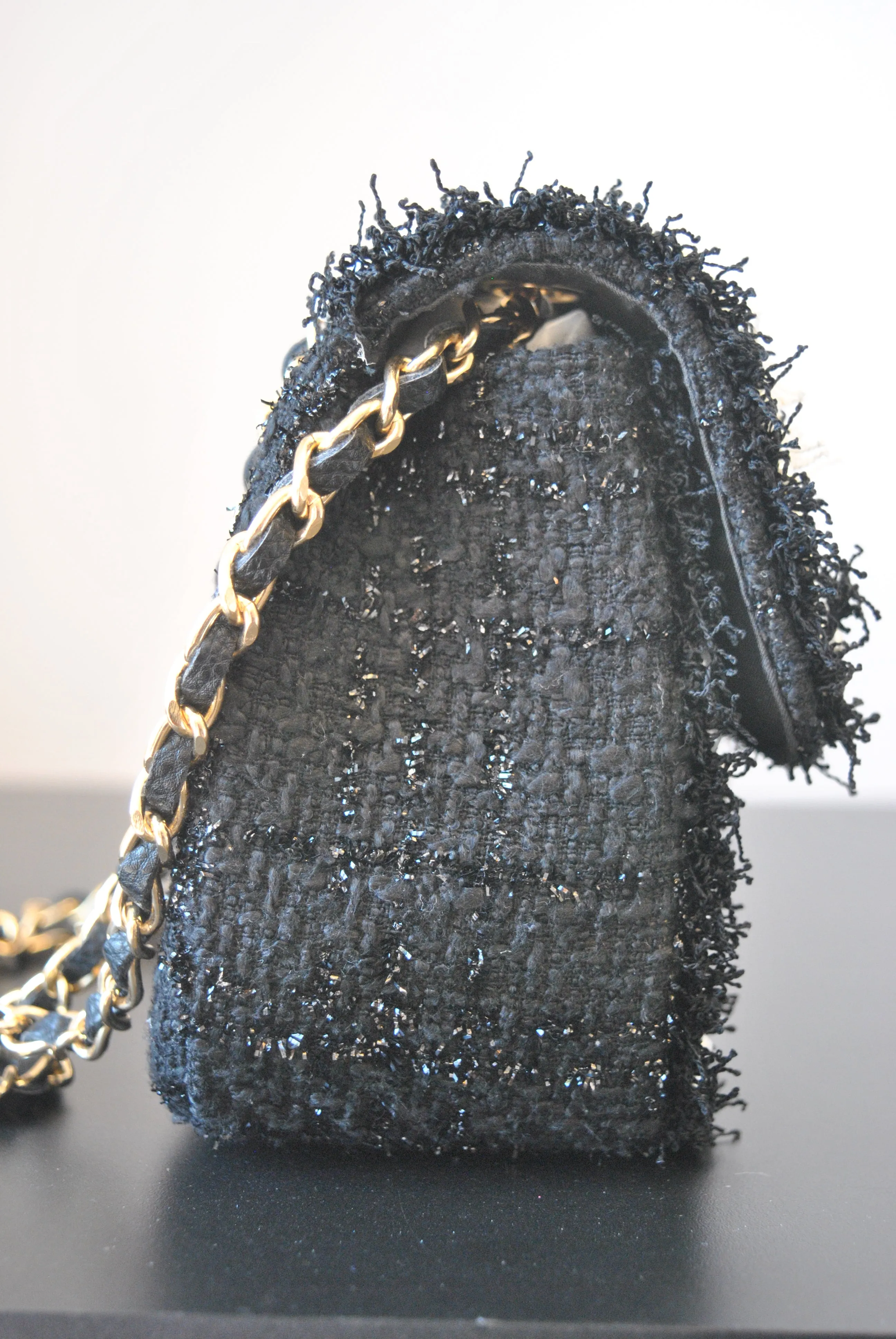 BLACK AND WHITE TWEED CROSSBODY BAG WITH PEARL DETAILS