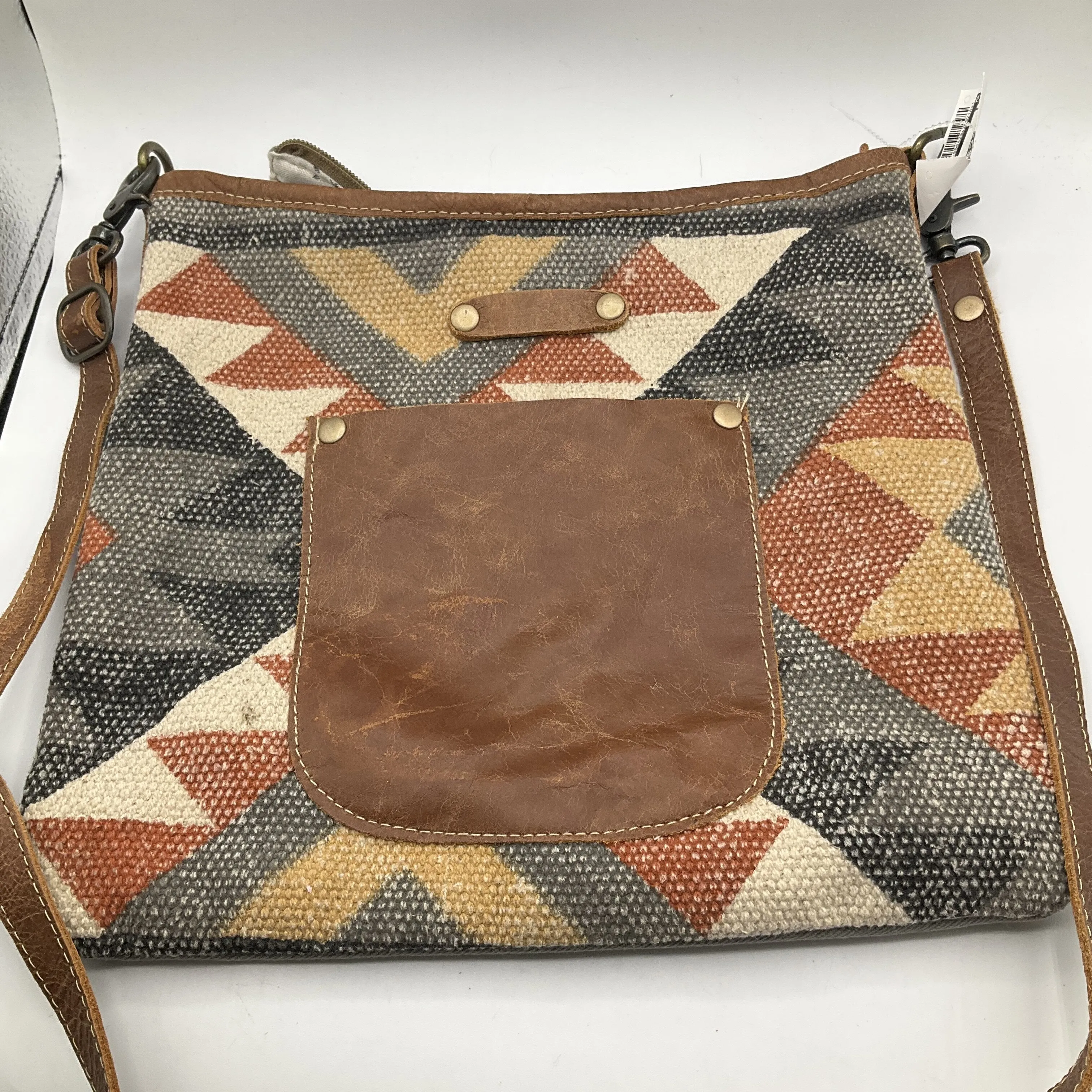 Crossbody By Myra  Size: Medium