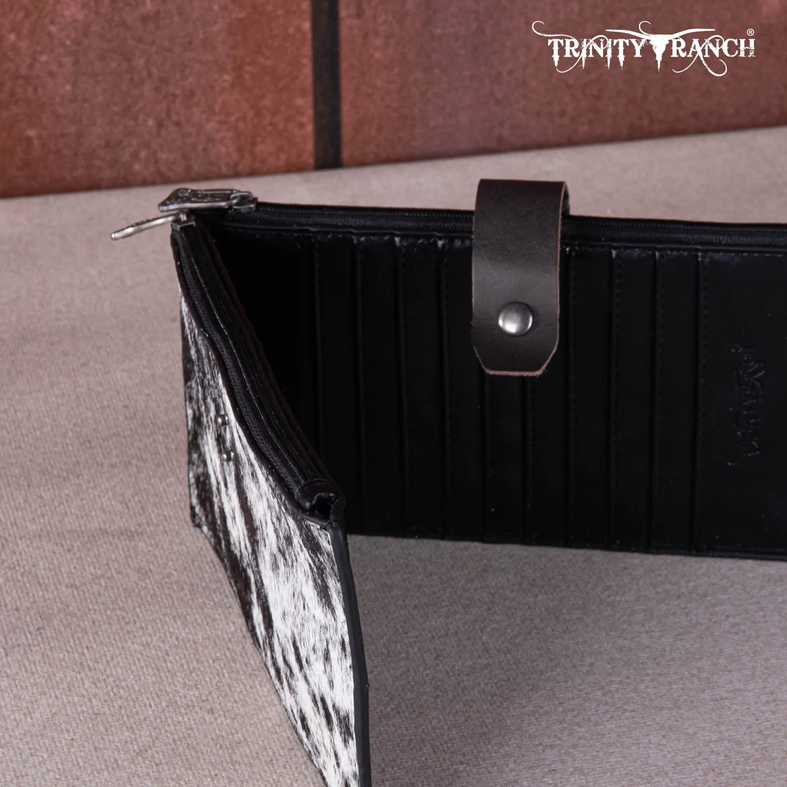 TR164-W046 Trinity Ranch Hair-On Cowhide Bi-Fold Wallet/Card Organizer